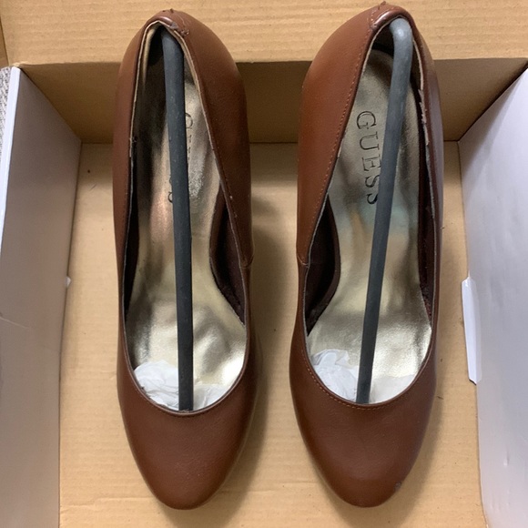 Guess Ladies Pumps - Picture 2 of 6